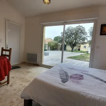 Studio Entre Nimes Et Avignon Vakantiehuis