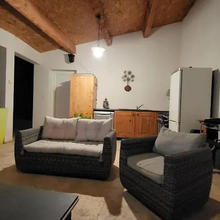 Studio Entre Nimes Et Avignon *